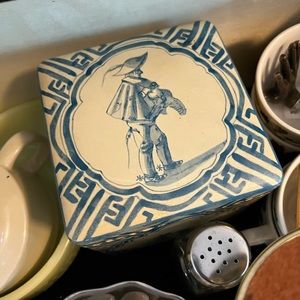 Great Grandma Ross's "Delft Tile" Tea Tin 
1920 Advertising Verblifa Krommenie